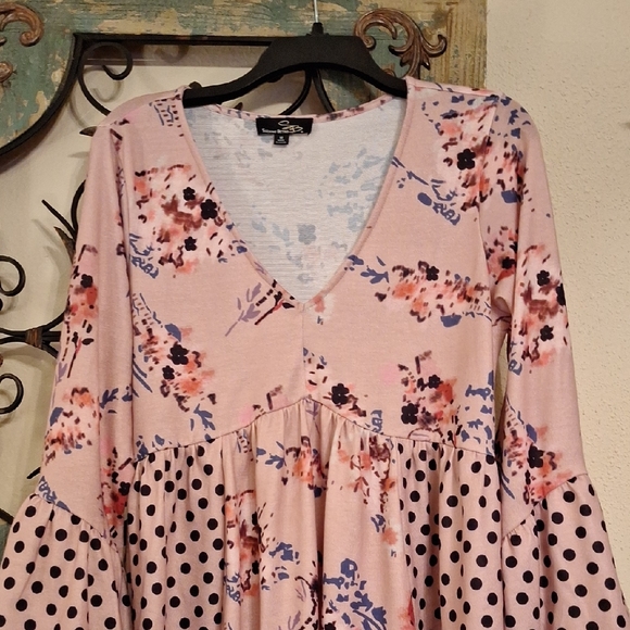 Suzanne Betro Pink and Black V-Neck Sweater. Excellent Condition NWOT Size M - Picture 5 of 9